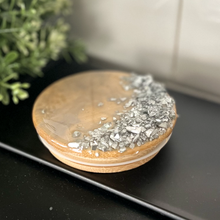 Load image into Gallery viewer, Glass Jars With Resin & Wooden Lids